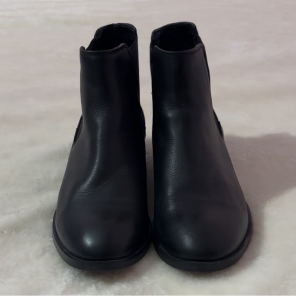 Aldo Black Chelsea Boot - Picture 3 of 11